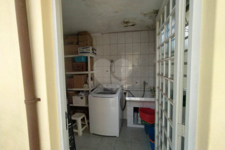 Casa à venda com 6 quartos, sendo 2 suítes, em Chora Menino, São Paulo, SP