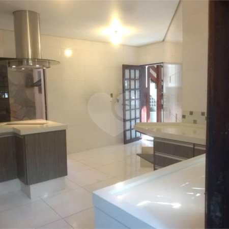 Casa à venda com 4 quartos, sendo 1 suíte,  em Vila Suissa, Mogi das Cruzes, SP