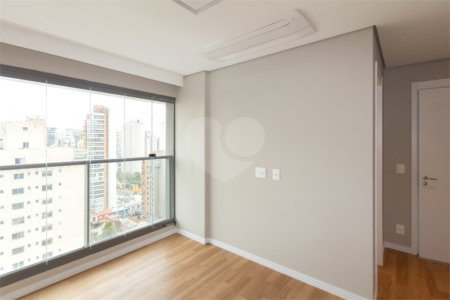 Apartamento à venda ou para alugar com 3 suítes em Moema, São Paulo, SP