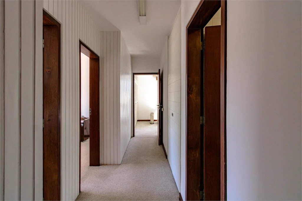 Casa à venda com 4 quartos, sendo 1 suíte,  em Jardim Leonor, São Paulo, SP