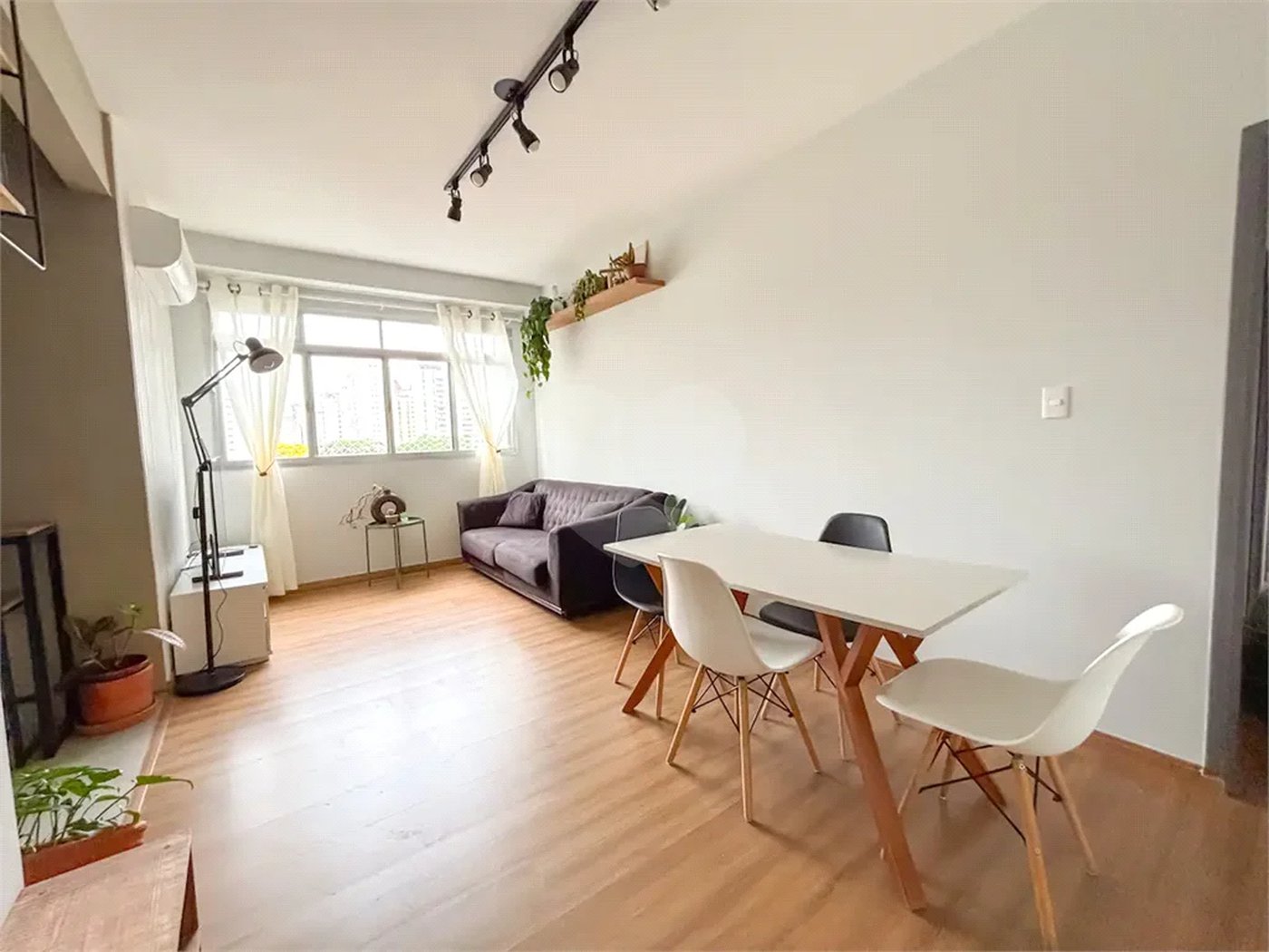 Apartamento de 80m² a venda e locação em Moema - 02 dorm, 02 Banheiros 01 Vaga