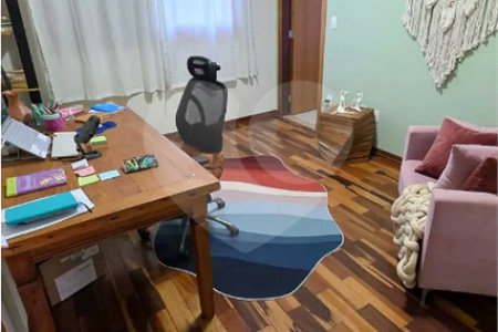 Refúgio de Alto Padrão em Condomínio Fechado: Natureza, Charme e 5.500m² de Terreno