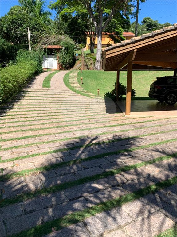 Casa à venda com 5 quartos, sendo 2 suítes, no condomínio Capela do Barreiro, Itatiba - SP