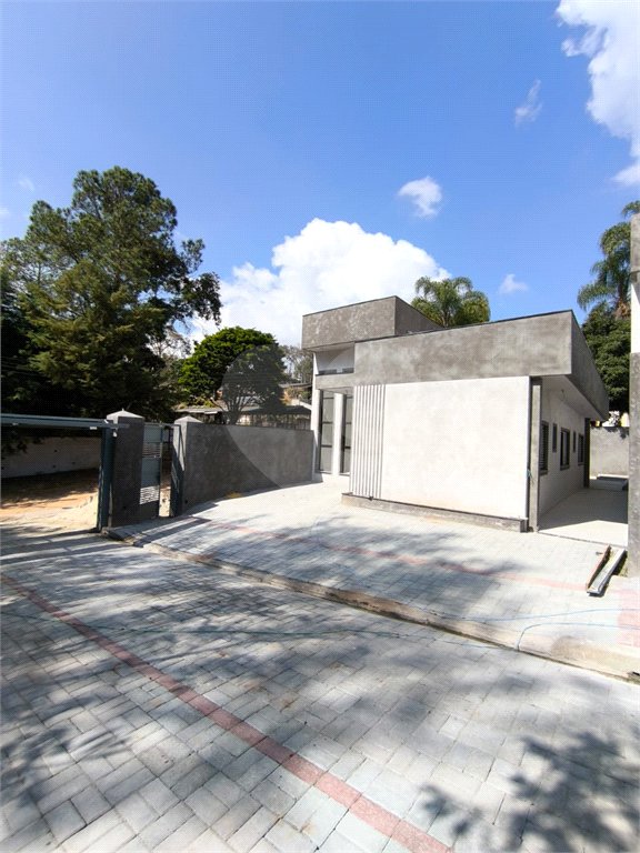 Casa à venda com 3 quartos, sendo 1 suíte, no condomínio Villagio Brasil, Atibaia - SP