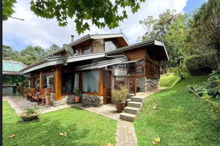 Casa à venda com 4 suítes em Vila Natal, Campos do Jordão, SP