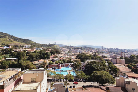 Casa à venda com 4 quartos, sendo 2 suítes, em Jardim Meny, São Roque, SP