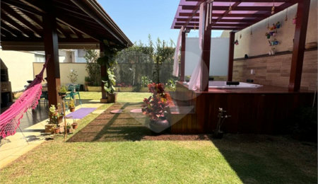 Casa à venda com 3 quartos, sendo 1 suíte, no condomínio Residencial Grape Village, Vinhedo - SP