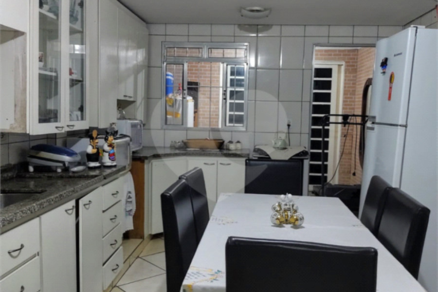 Sobrado à venda com 2 quartos, sendo 1 suíte, em Campo Limpo, São Paulo, SP