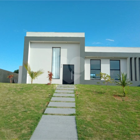 Casa à venda com 3 quartos, sendo 1 suíte, no condomínio Village Ipanema Ii, Araçoiaba da Serra - SP