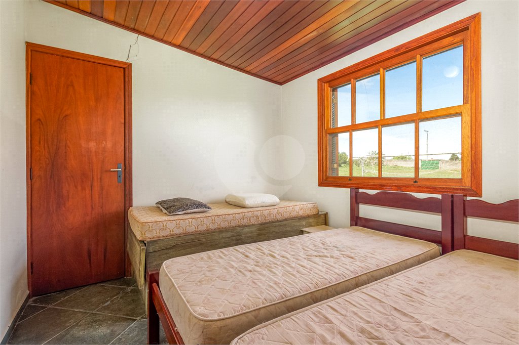 Chácara à venda com 5 quartos, sendo 2 suítes, em Vila São João, Sarapuí, SP