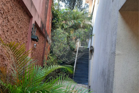 Sobrado à venda com 5 quartos, sendo 3 suítes, em Jardim Marajoara, São Paulo, SP