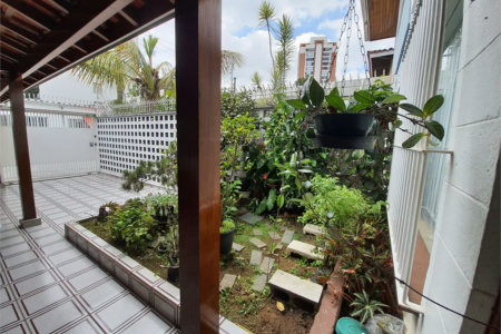 Sobrado à venda com 3 quartos, sendo 1 suíte,  em Jardim Rizzo, São Paulo, SP