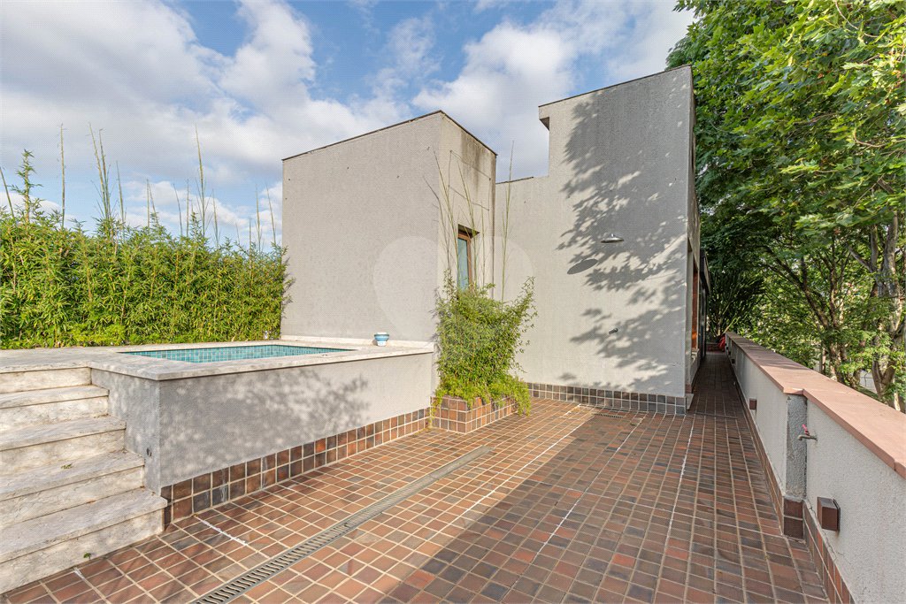 Casa à venda com 4 quartos, sendo 3 suítes, em Vila Nova Conceição, São Paulo, SP