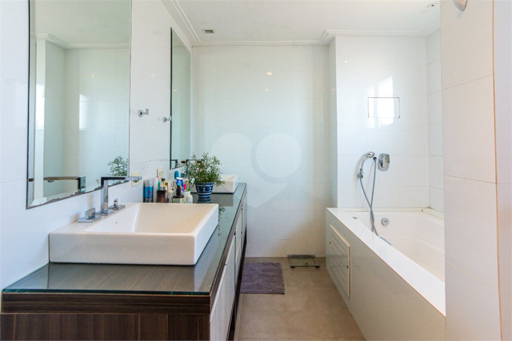 Apartamento à venda com 3 suítes em Granja Julieta, São Paulo, SP