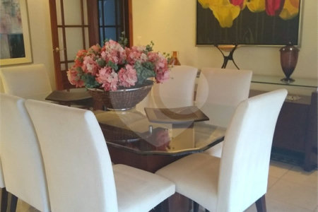Casa à venda com 4 quartos, sendo 2 suítes, no condomínio Osato, Atibaia - SP
