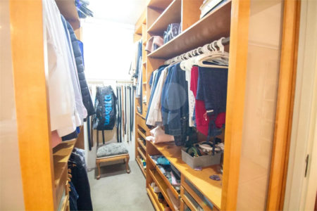 Casa à venda com 4 quartos, sendo 3 suítes, no condomínio Residencial Sans Souci, São Paulo - SP