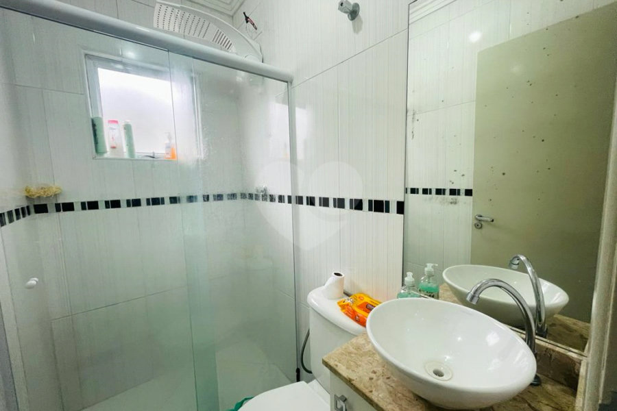 Casa à venda com 3 quartos, sendo 1 suíte,  no condomínio Rafaela I, São Paulo - SP