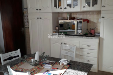 Casa à venda com 5 quartos no Centro de Atibaia/SP | Duas casas no mesmo terreno