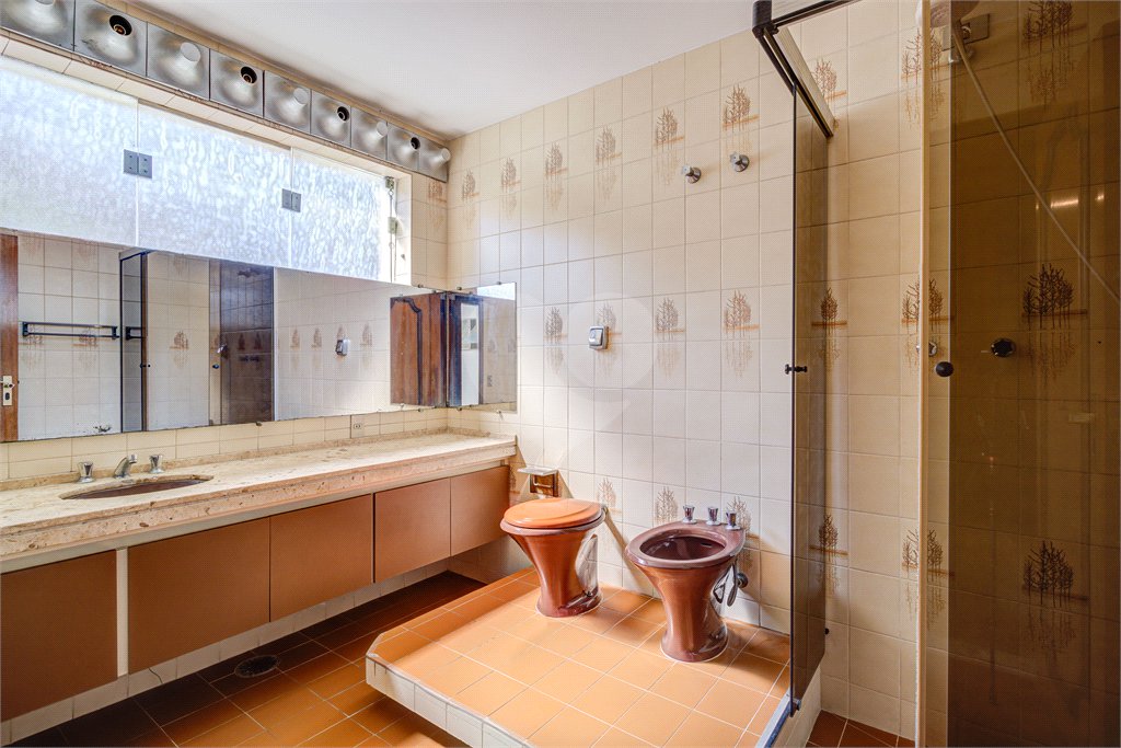 Casa à venda com 5 quartos, sendo 3 suítes, em Alto da Boa Vista, São Paulo, SP