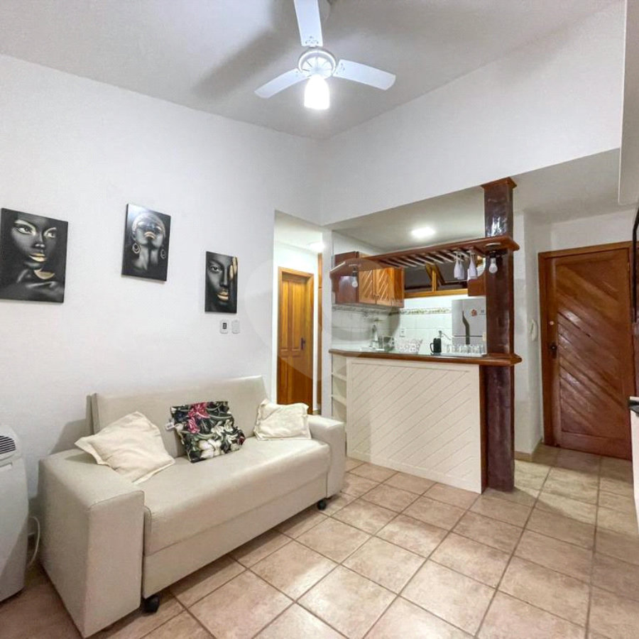 Apartamento à venda com 1 quarto em Taperapuan, Porto Seguro, BA