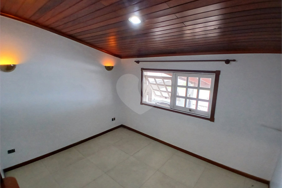 Casa à venda ou para alugar com 3 quartos, sendo 2 suítes, no condomínio Chácara das Rosas, São Paulo - SP