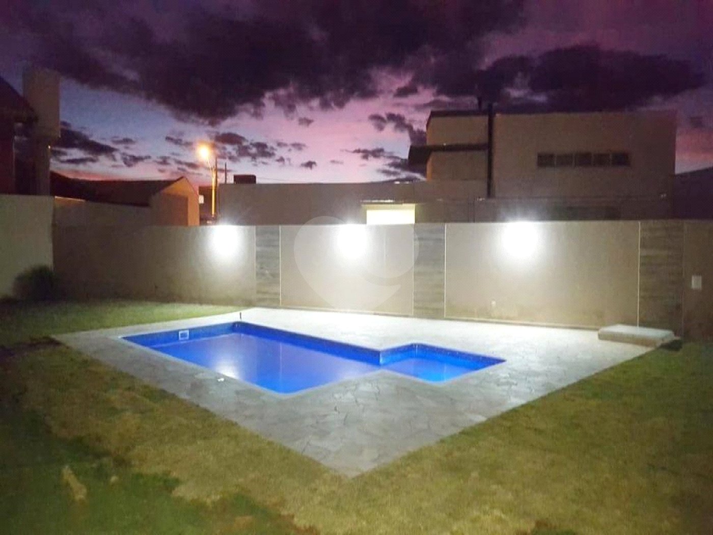 Casa à venda com 4 quartos, sendo 2 suítes, no condomínio Village Ipanema, Araçoiaba da Serra - SP