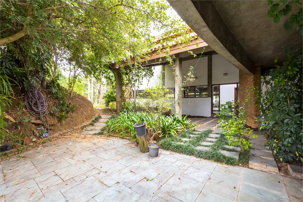 Casa à venda com 3 suítes no condomínio Chácara Flora, São Paulo - SP