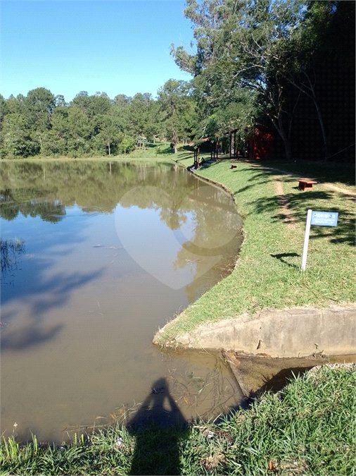 Terreno à venda em Condomínio Residencial Pinheiros do Lago, Alambari, SP