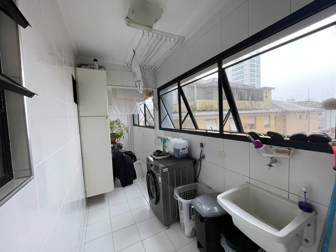 Apartamento 3 dormitórios com 2 suítes, 2 vagas demarcadas, no Embaré, Santos