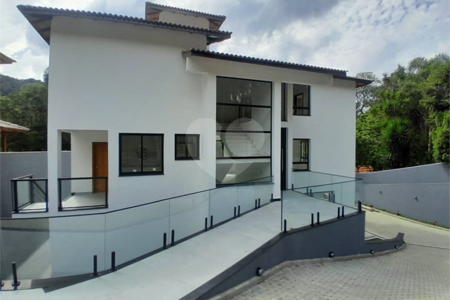 Casa à venda ou para alugar com 3 suítes no condomínio Sausalito, Mairiporã - SP
