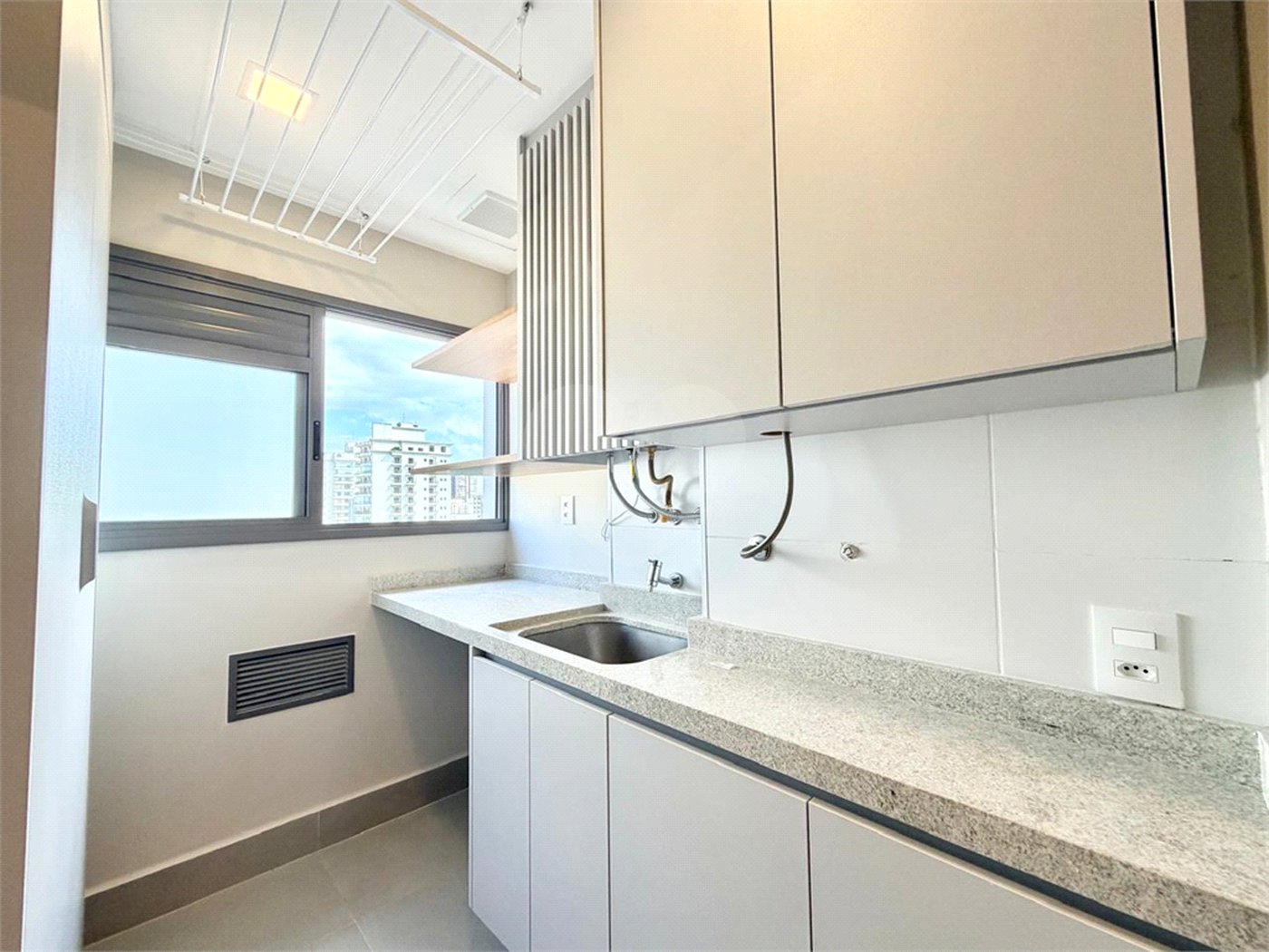 Apartamento à venda com 3 suítes em Campo Belo, São Paulo, SP