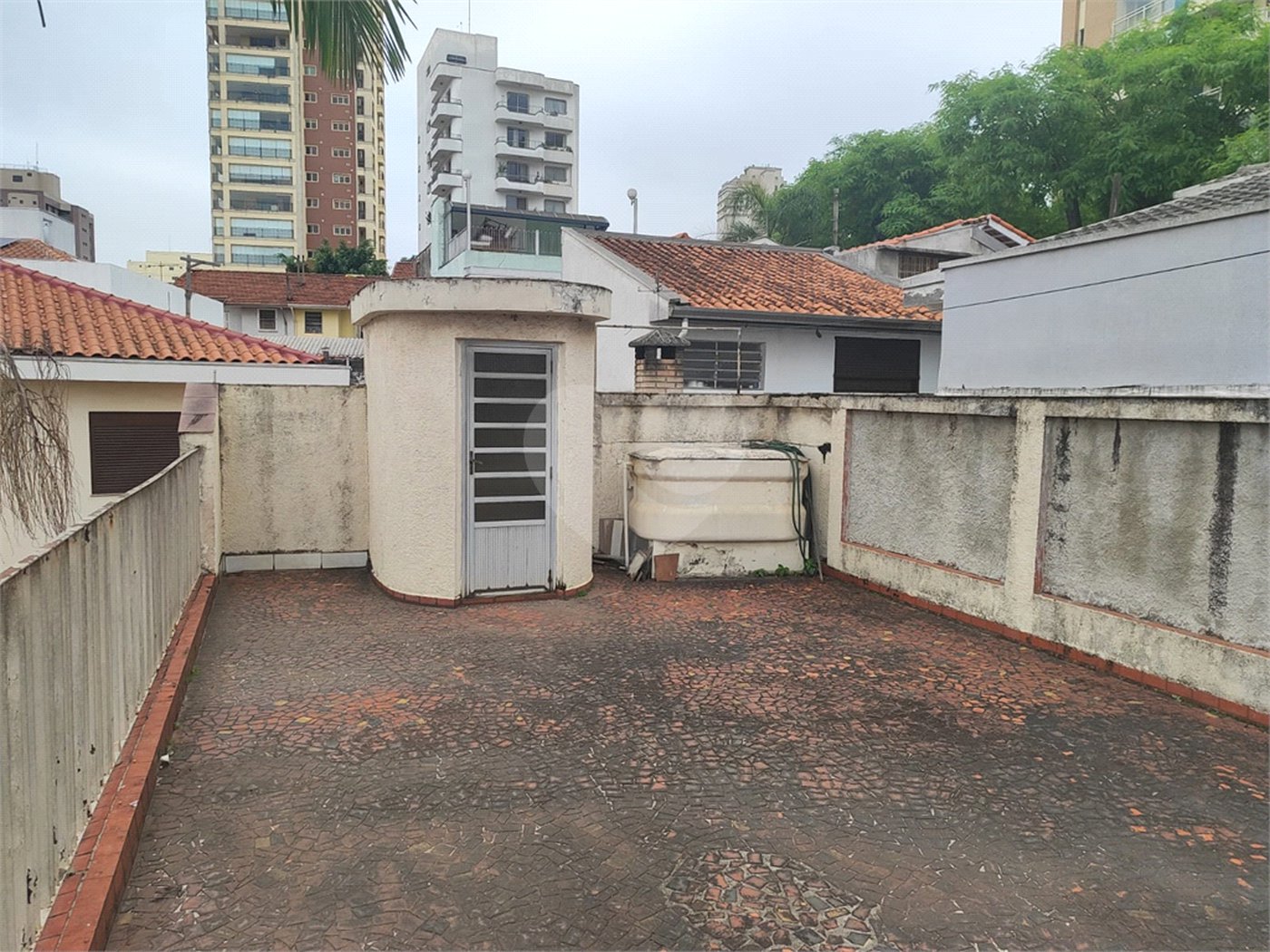 Casa à venda com 4 quartos, sendo 2 suítes, no condomínio Chácara das Rosas, São Paulo - SP