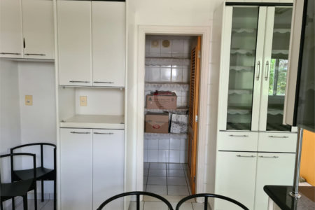 Casa à venda com 6 quartos, sendo 4 suítes, no condomínio Jardim Paulista I, Vinhedo - SP