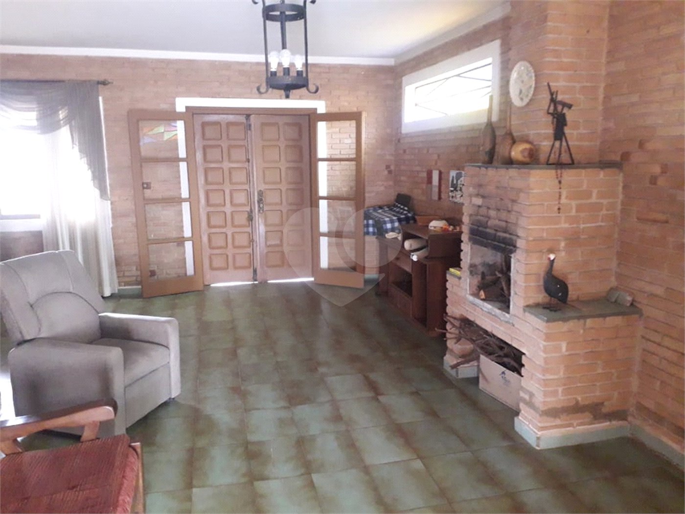 Casa à venda com 3 quartos, sendo 1 suíte,  no Centro, Socorro, SP