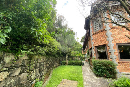 Casa à venda ou para alugar com 5 quartos, sendo 3 suítes,  em Fazenda Morumbi, São Paulo, SP