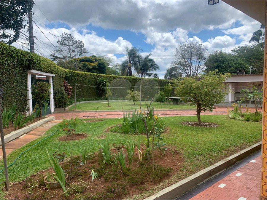 Casa à venda ou para alugar com 6 quartos, sendo 2 suítes, em Parque São George, Cotia, SP