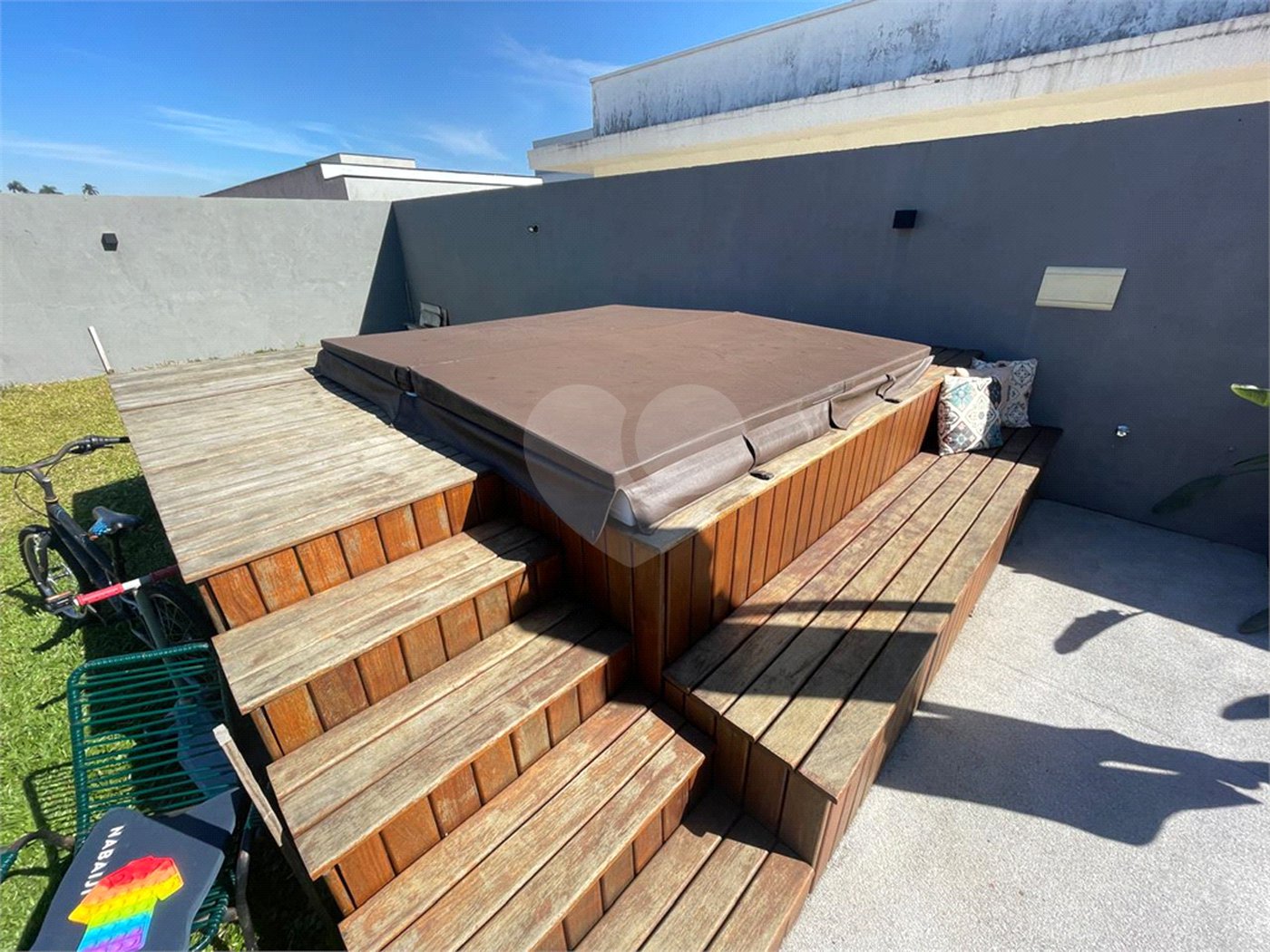 Casa à venda com 3 suítes no condomínio Arujá Verdes Lagos, Arujá - SP