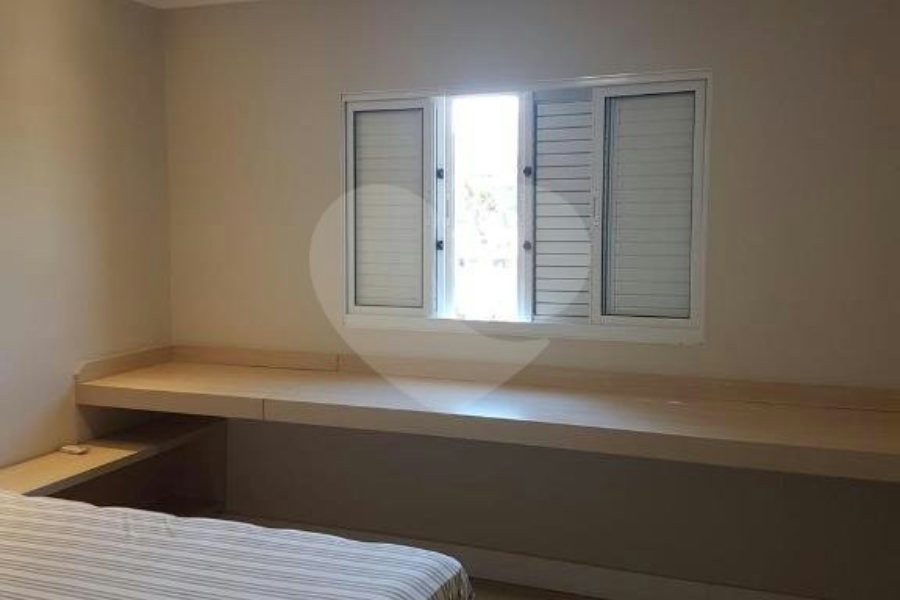 Sobrado à venda com 4 quartos, sendo 2 suítes, em Parque Maria Domitila, São Paulo, SP