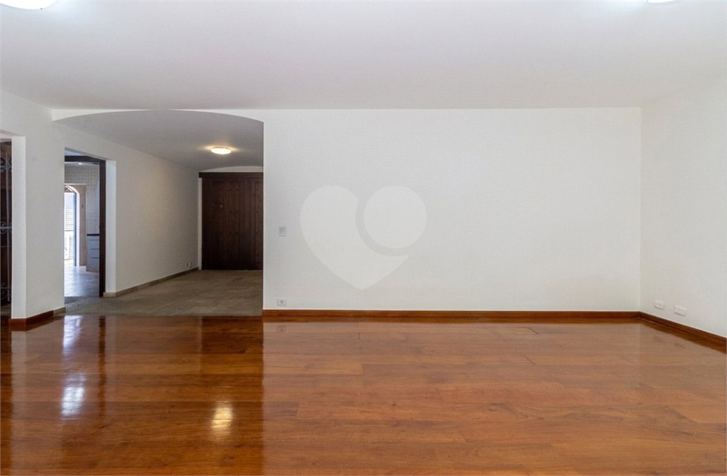 Sobrado à venda com 4 quartos, sendo 2 suítes, em Alto de Pinheiros, São Paulo, SP