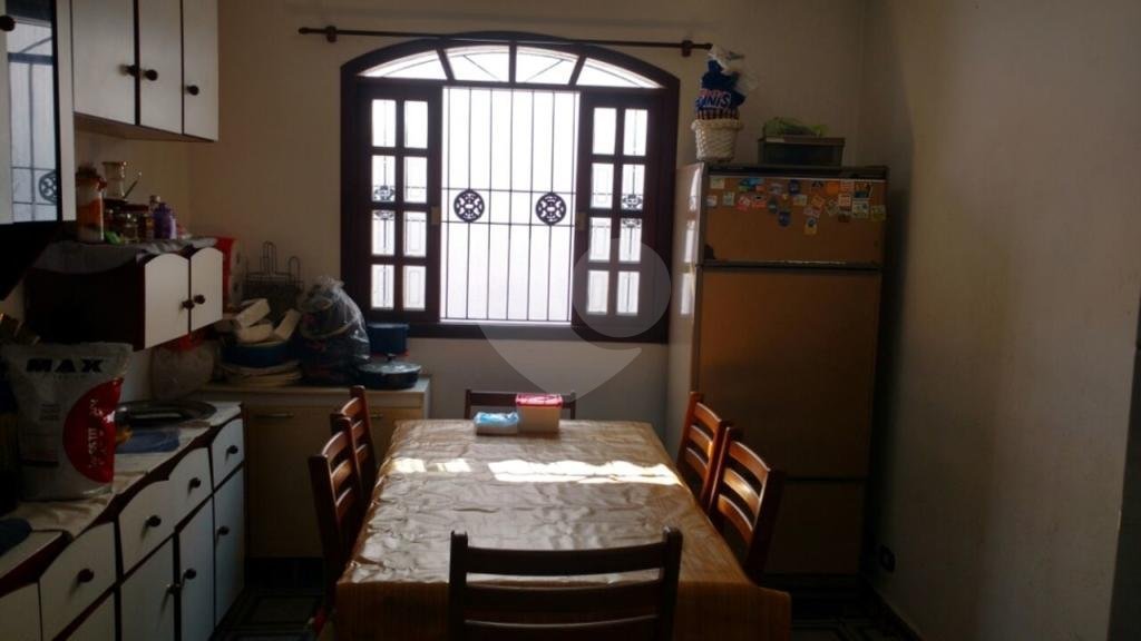 Sobrado à venda com 4 quartos, sendo 1 suíte, em Vila Vitório Mazzei, São Paulo, SP