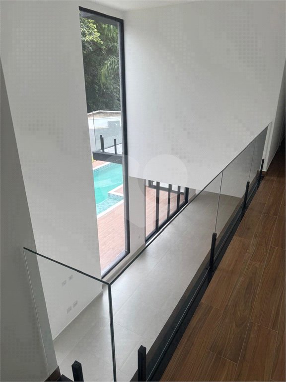 Casa à venda com 4 suítes no condomínio Figueira Garden, Atibaia - SP
