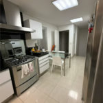 Casa à venda com 4 suítes no condomínio East Village, São Paulo - SP