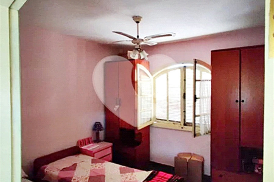 Casa à venda com 4 quartos, sendo 1 suíte, no condomínio Chacarás Bela Vista, Mairiporã - SP