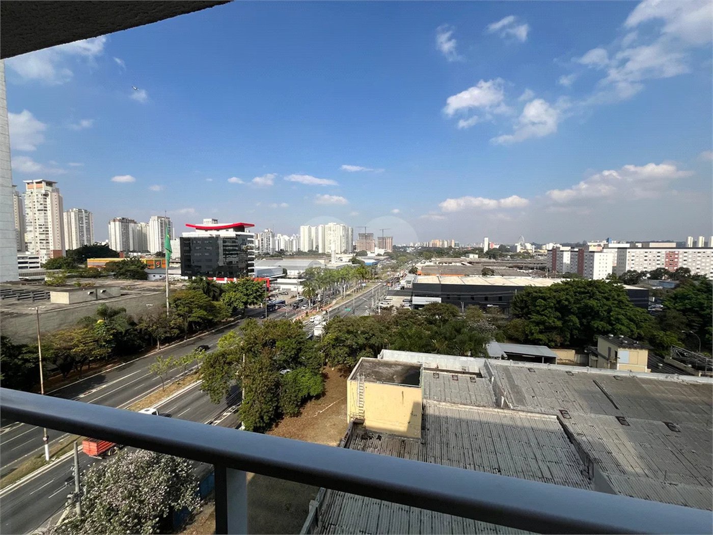 Conjunto comercial com 60m² , 1 banheiro , 2 vagas de garagem , à venda na Vila Leopoldina.