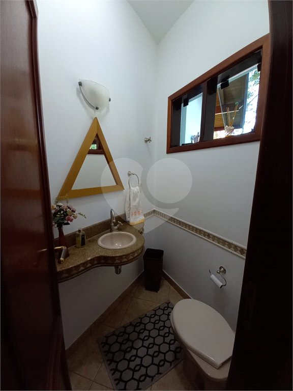 Casa à venda com 4 quartos, sendo 1 suíte, no condomínio Vale do Itamaracá, Valinhos - SP
