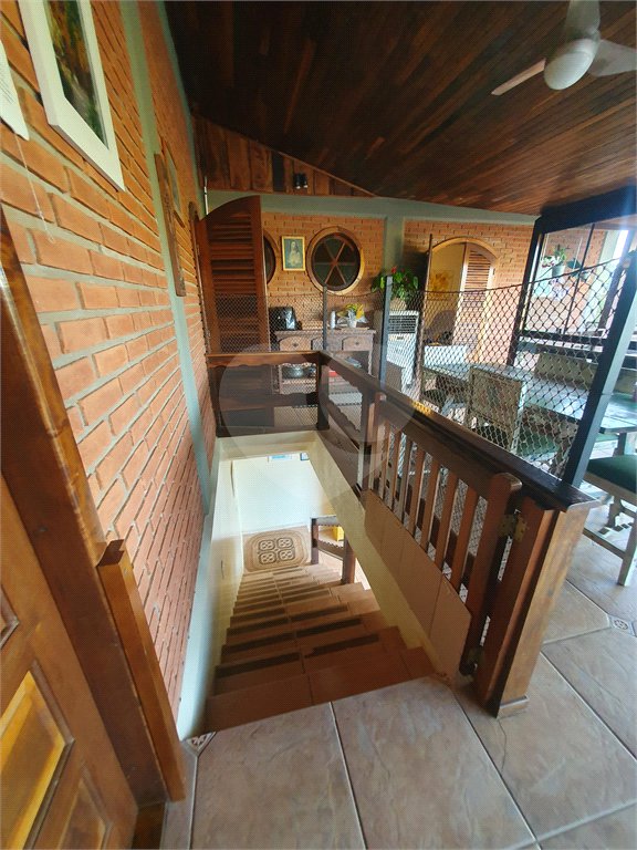 Casa à venda com 4 quartos, sendo 2 suítes,  no condomínio Vinhas da Vista Alegre - Lado Café, Vinhedo - SP
