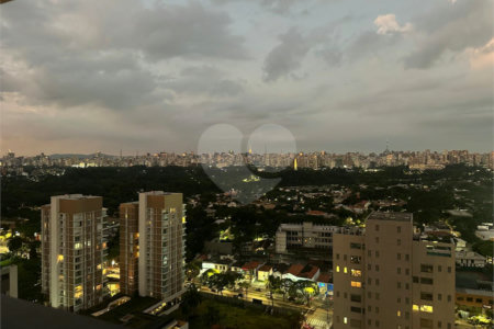 Apartamento à venda com 3 quartos, sendo 2 suítes, em Moema, São Paulo, SP