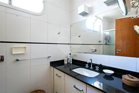 Apartamento à venda com 3 quartos, sendo 1 suíte,  em Jardim Marajoara, São Paulo, SP