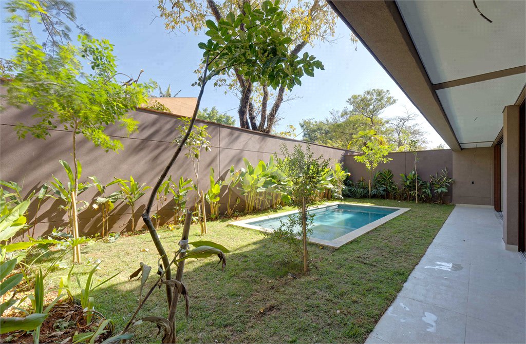 Casa à venda com 4 suítes no condomínio Casa Flora Badra, São Paulo - SP