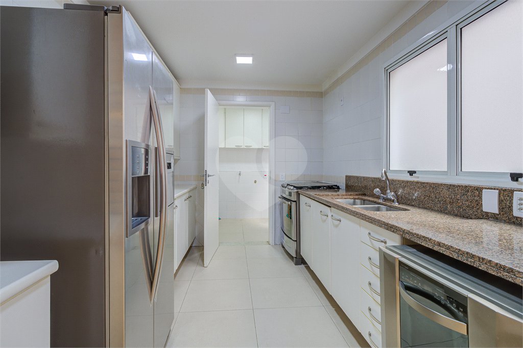 Casa à venda com 4 suítes no condomínio Ville de Marseille, São Paulo - SP